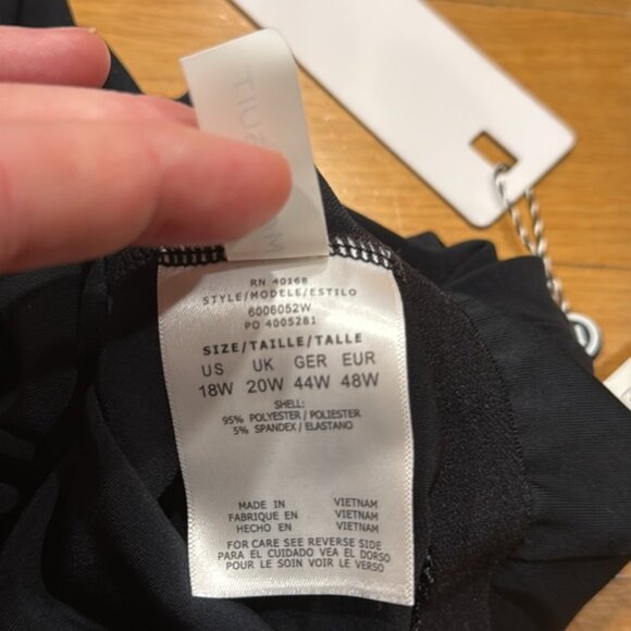 NWT Magicsuit women’s black tankini top size 18W. - Picture 10 of 11